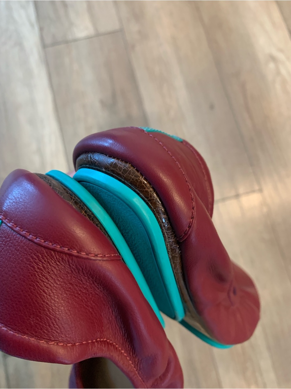 Tieks Sz 8 Foldable Burgundy Leather Slip-On Ballet Flats with Teal Heel Tab - Picture 5 of 16